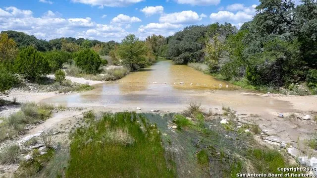 394 Squirrel Bend Reagan Wells, TX 78801
