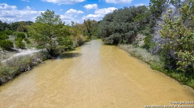 394 Squirrel Bend Reagan Wells, TX 78801