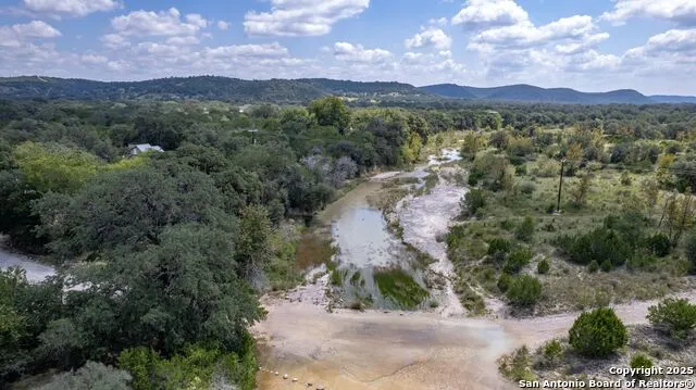 394 Squirrel Bend Reagan Wells, TX 78801