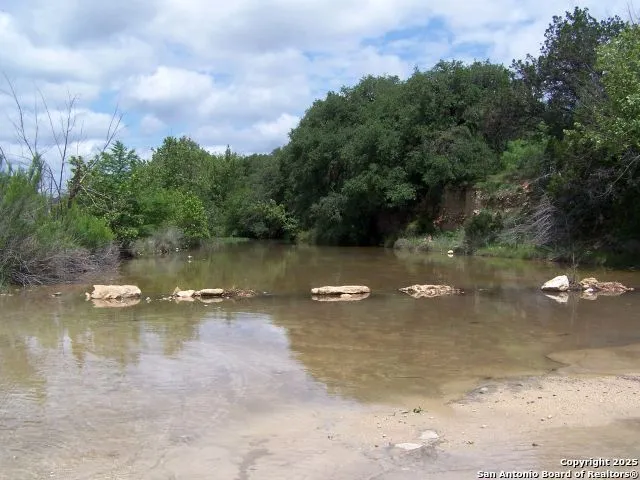 394 Squirrel Bend Reagan Wells, TX 78801