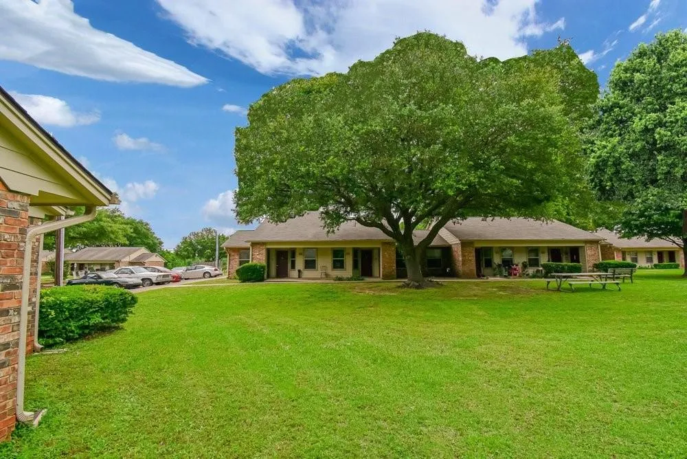 1308 Jacksonville Dr Jacksonville, TX 75766