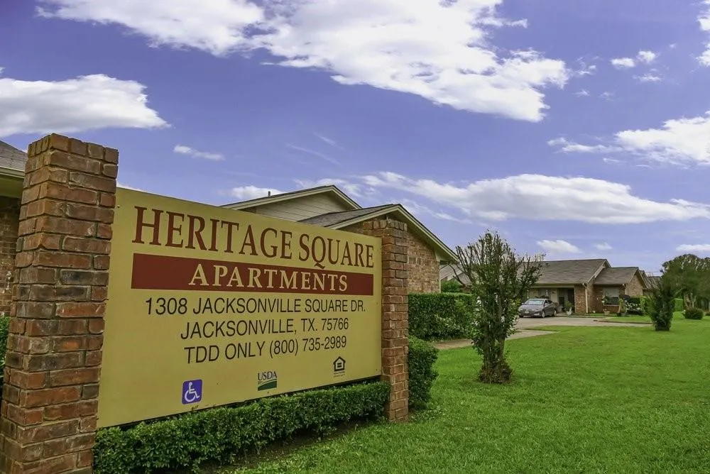 1308 Jacksonville Dr Jacksonville, TX 75766