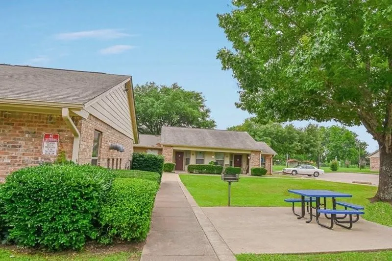 1220 Heritage Dr Jacksonville, TX 75766