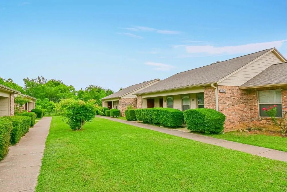 1220 Heritage Dr Jacksonville, TX 75766