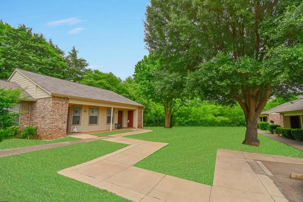 1220 Heritage Dr Jacksonville, TX 75766