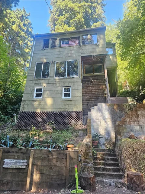 135 Redwood Avenue