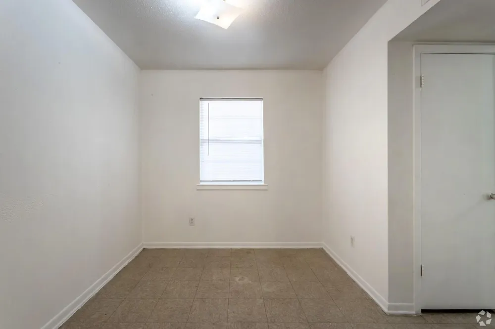 520 Laredo St Navasota, TX 77868