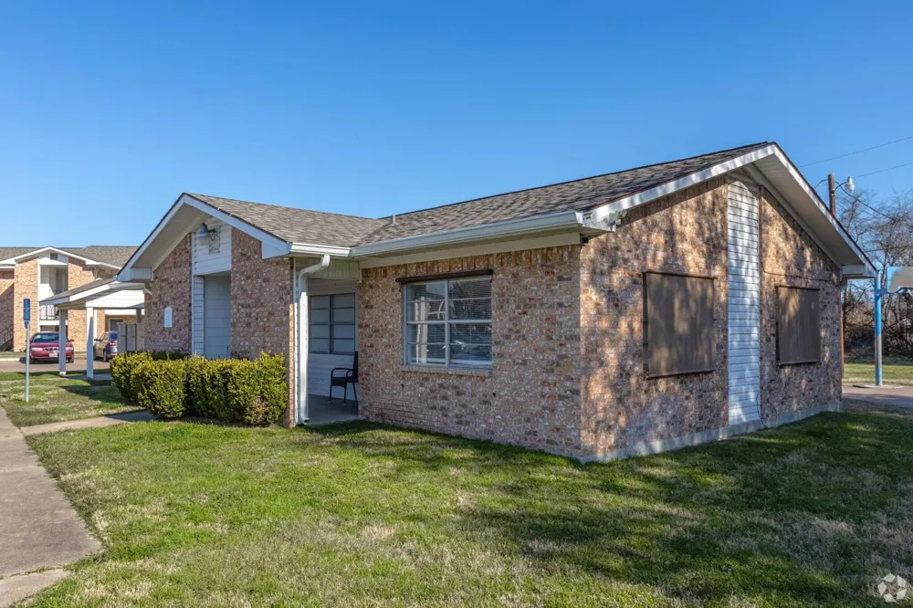 520 Laredo St Navasota, TX 77868