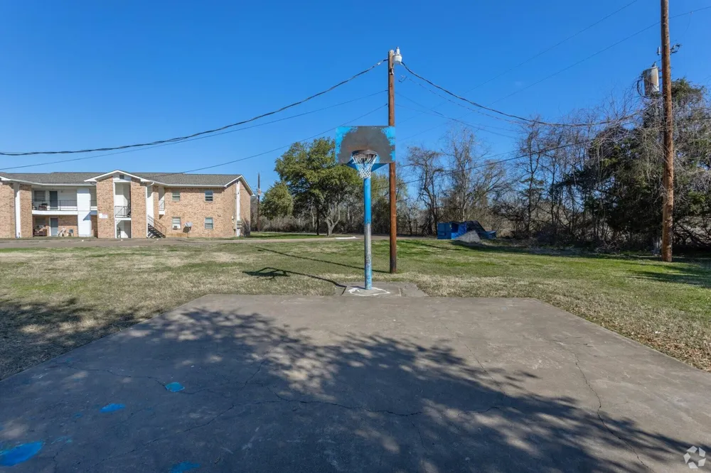 520 Laredo St Navasota, TX 77868