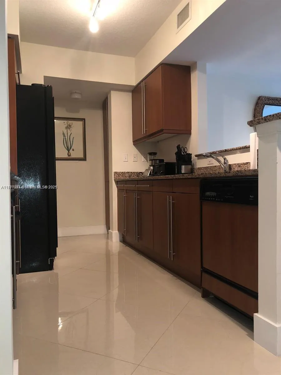 2080 S Ocean Dr #1507 Hallandale Beach, FL 33009