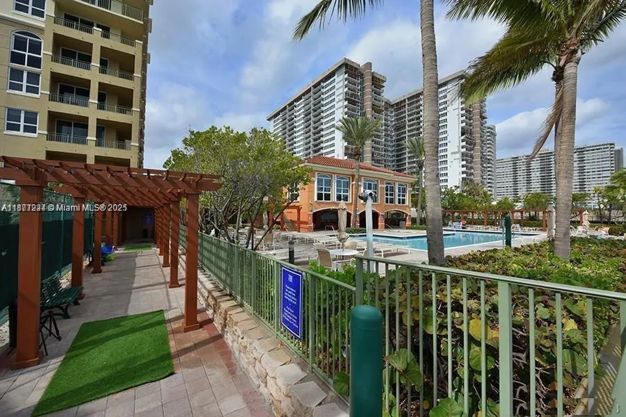 2080 S Ocean Dr #1507 Hallandale Beach, FL 33009