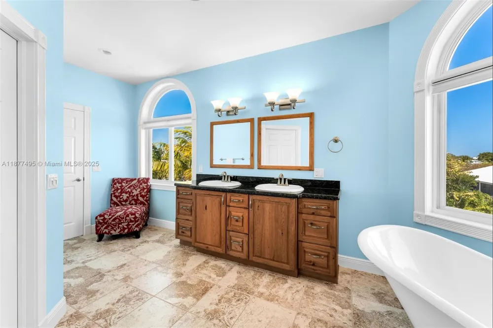 3742 Seagrape St Big Pine, FL 33043