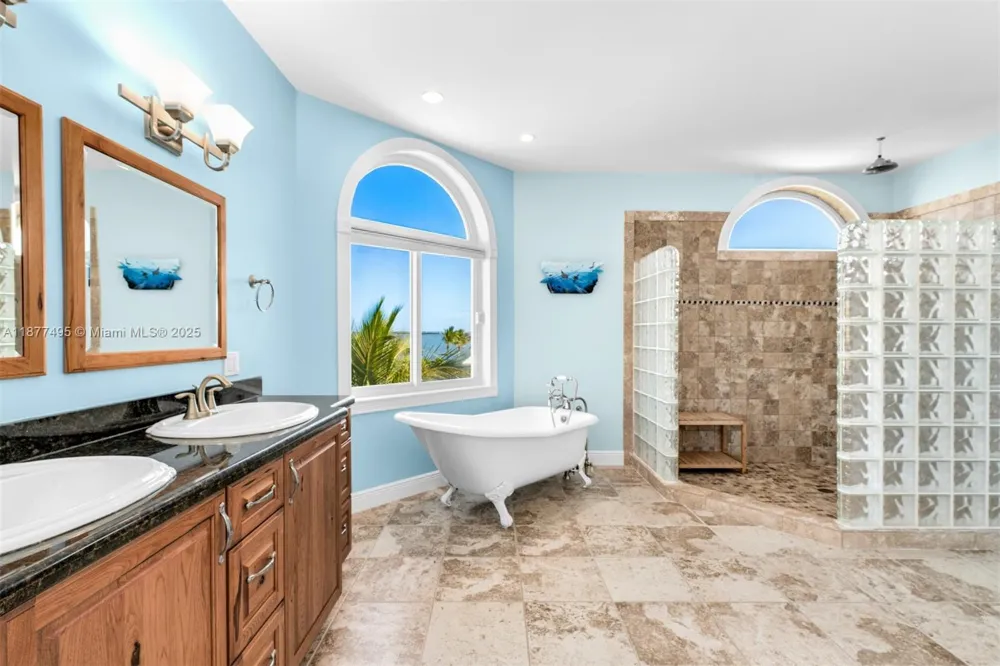 3742 Seagrape St Big Pine, FL 33043