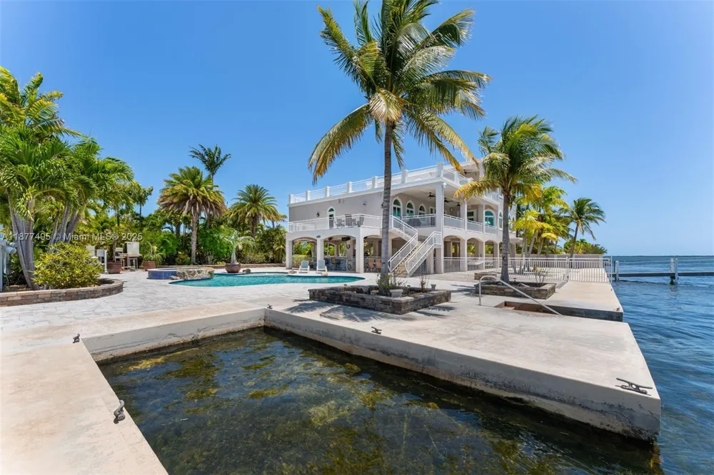 3742 Seagrape St Big Pine, FL 33043