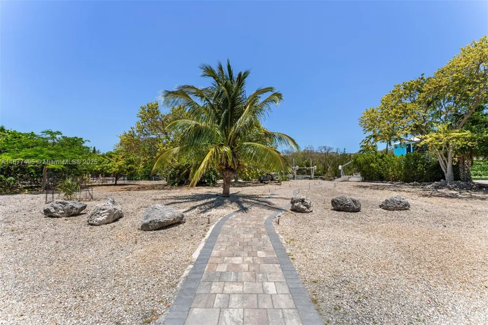 3742 Seagrape St Big Pine, FL 33043