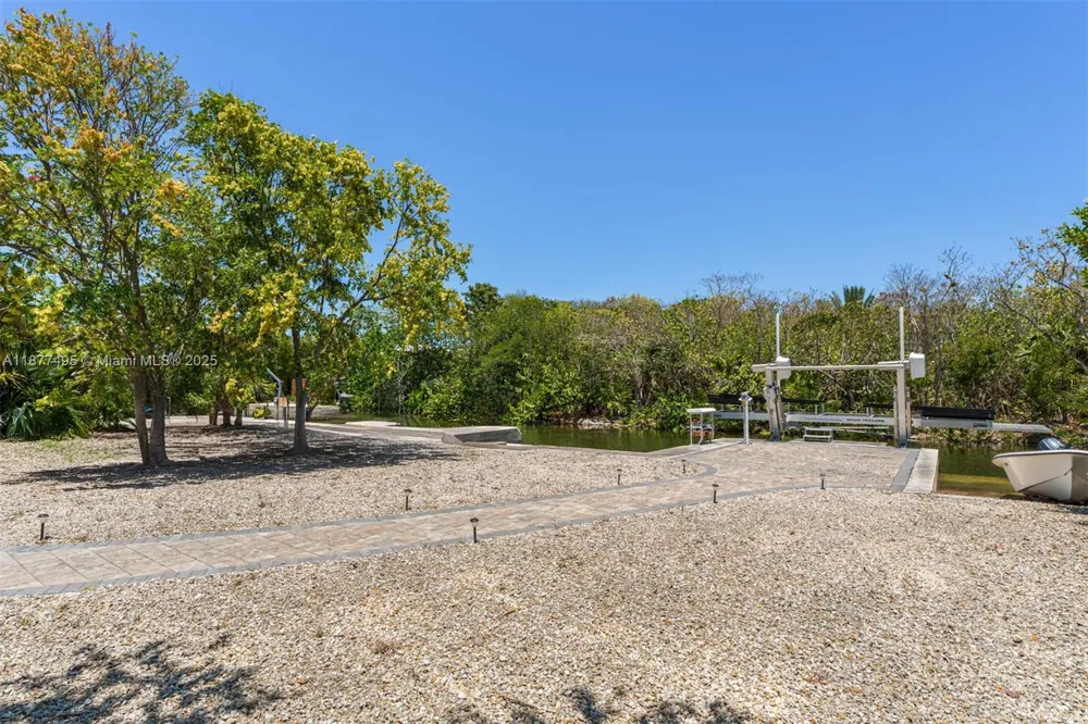 3742 Seagrape St Big Pine, FL 33043