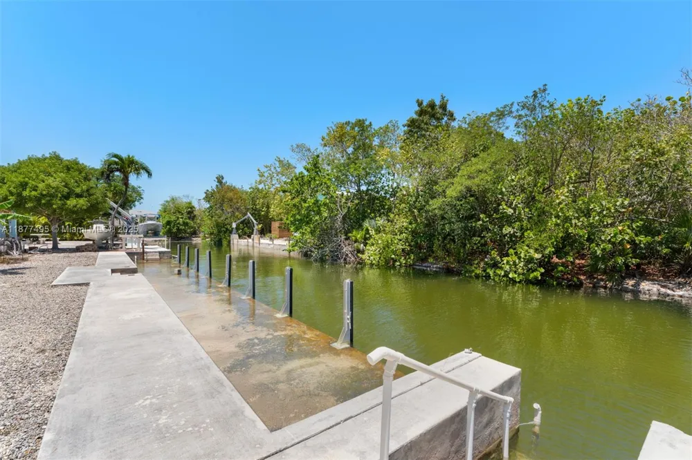 3742 Seagrape St Big Pine, FL 33043