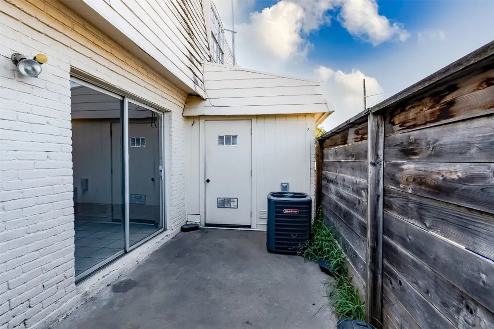 2215 Mission Hill Cir #103 Austin, TX 78741