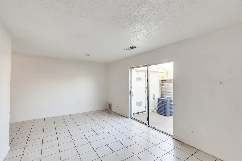 2215 Mission Hill Cir #103 Austin, TX 78741