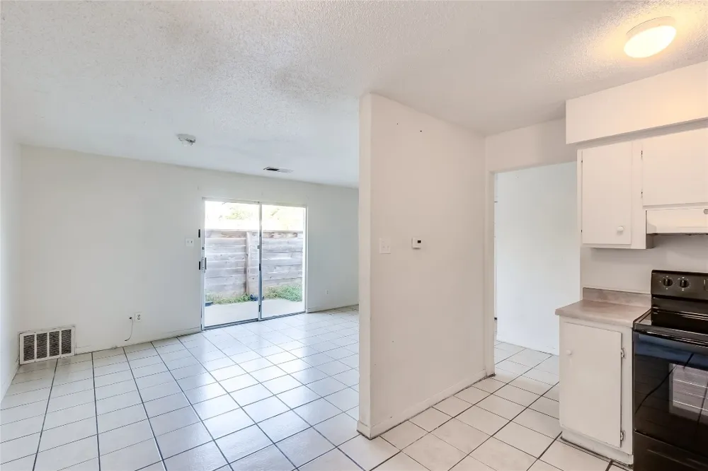 2215 Mission Hill Cir #103 Austin, TX 78741