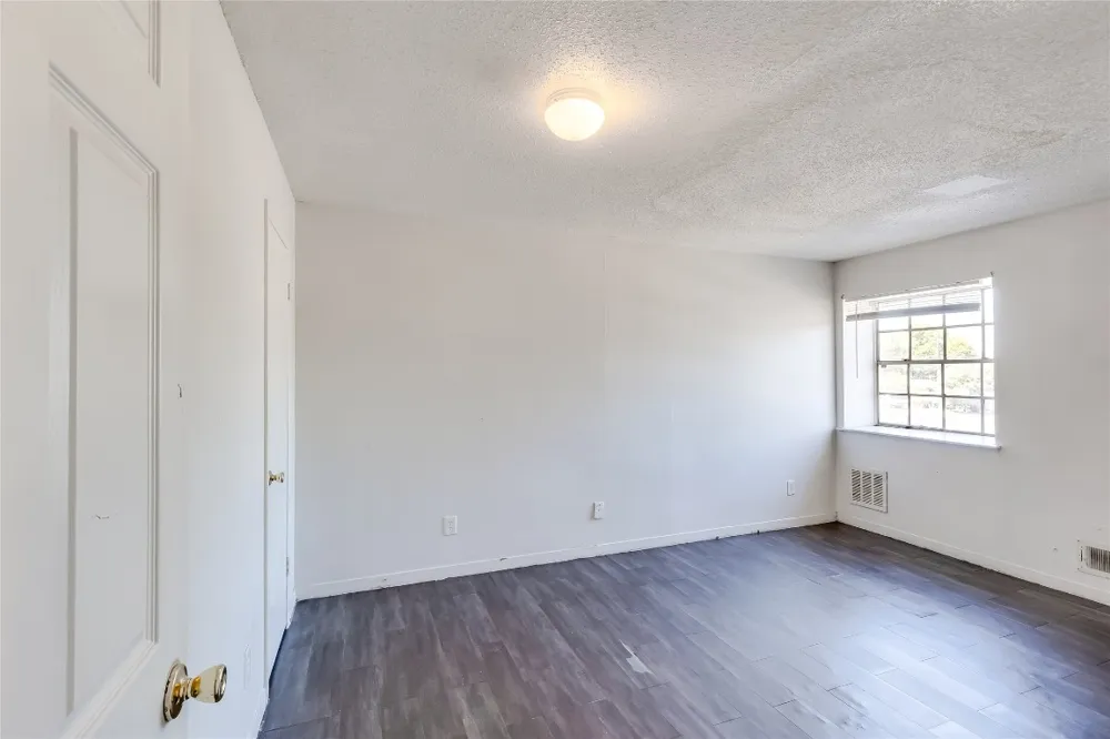 2215 Mission Hill Cir #103 Austin, TX 78741