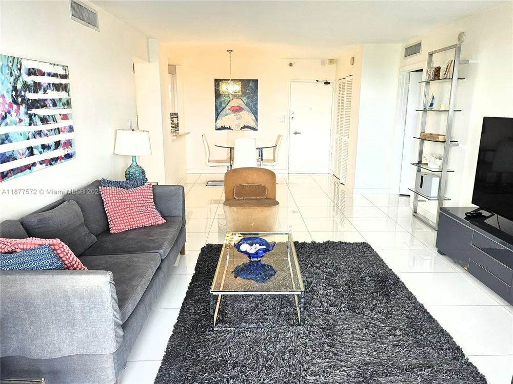 5161 Collins Ave #707 Miami Beach, FL 33140