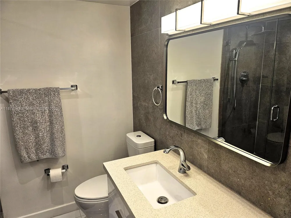 5161 Collins Ave #707 Miami Beach, FL 33140