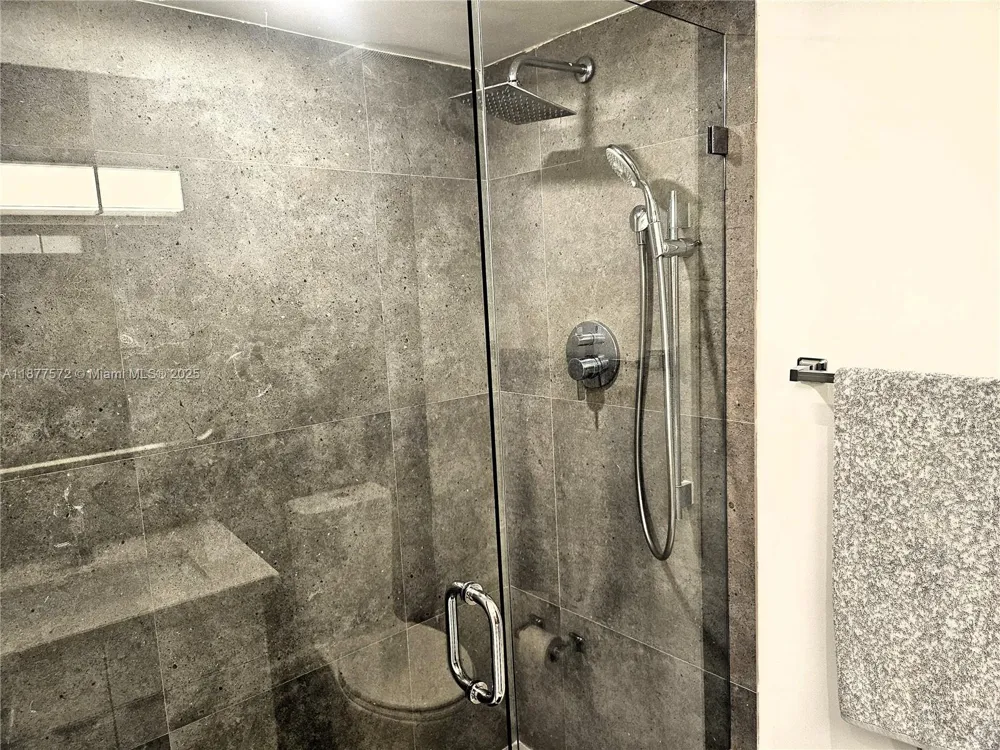 5161 Collins Ave #707 Miami Beach, FL 33140