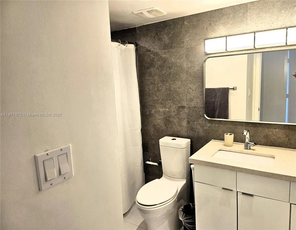 5161 Collins Ave #707 Miami Beach, FL 33140