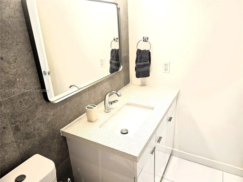 5161 Collins Ave #707 Miami Beach, FL 33140