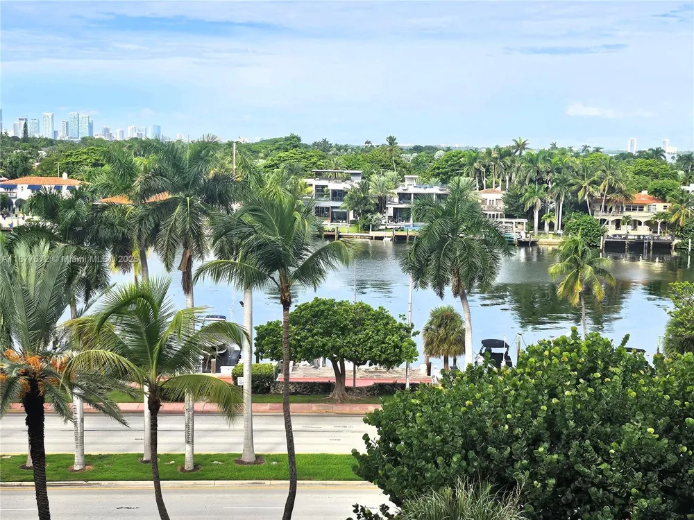 5161 Collins Ave #707 Miami Beach, FL 33140
