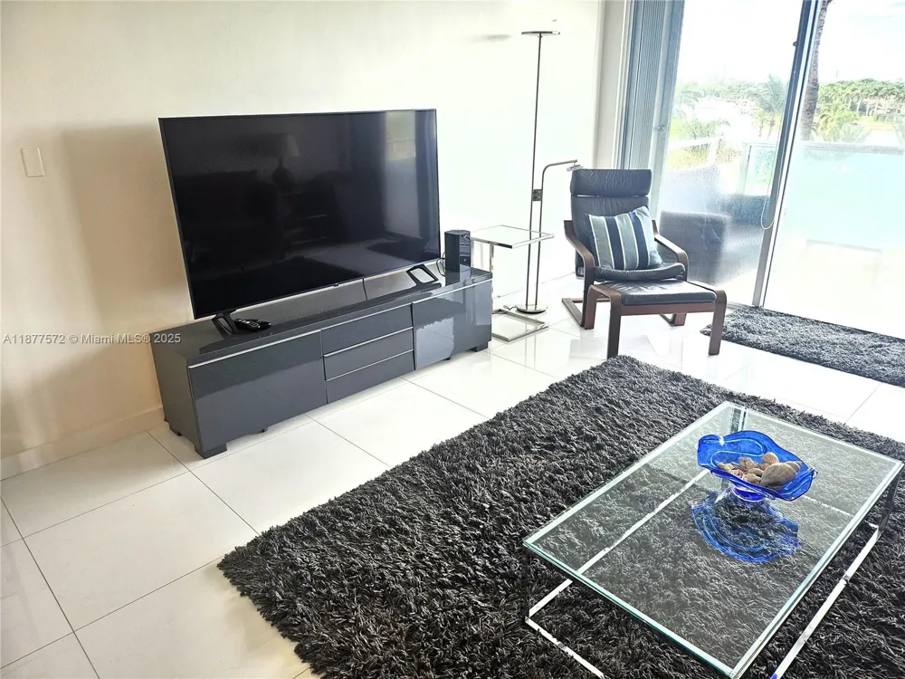 5161 Collins Ave #707 Miami Beach, FL 33140