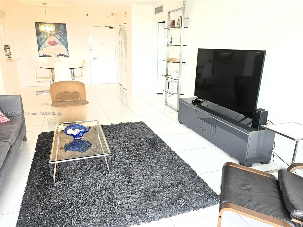 5161 Collins Ave #707 Miami Beach, FL 33140