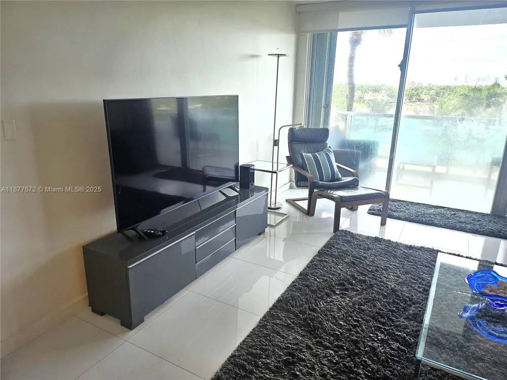 5161 Collins Ave #707 Miami Beach, FL 33140