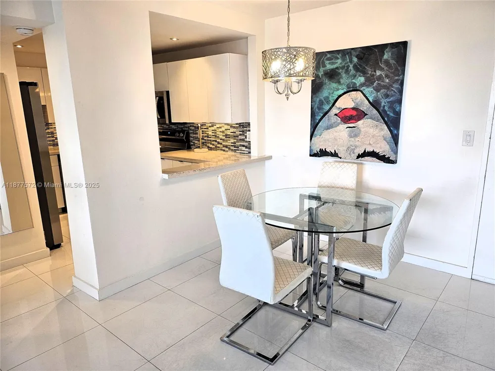 5161 Collins Ave #707 Miami Beach, FL 33140