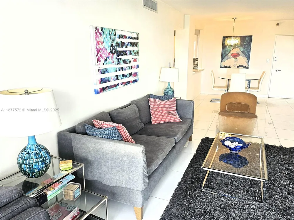 5161 Collins Ave #707 Miami Beach, FL 33140
