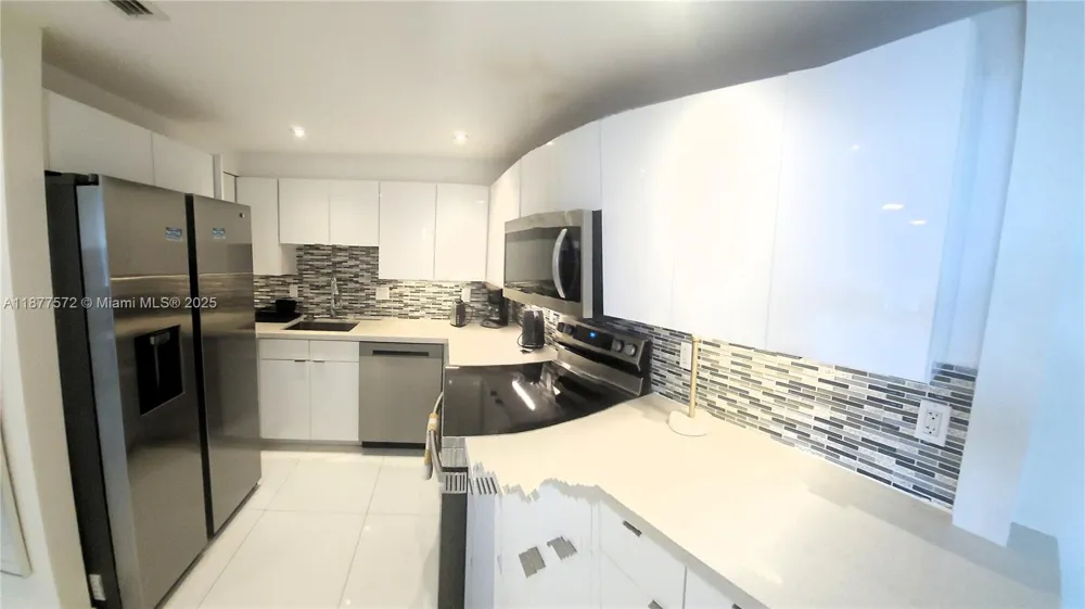 5161 Collins Ave #707 Miami Beach, FL 33140