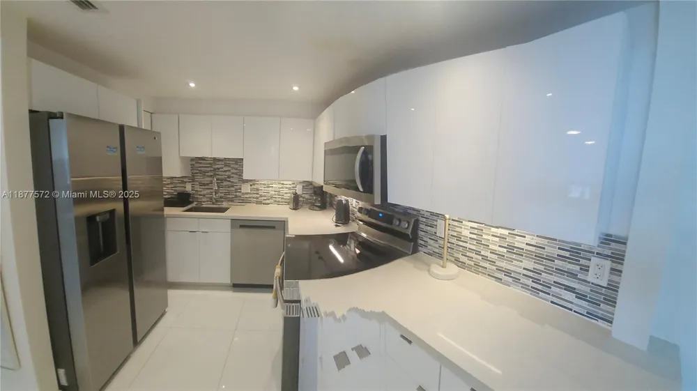 5161 Collins Ave #707 Miami Beach, FL 33140