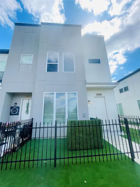21455 Merchant's Way #103