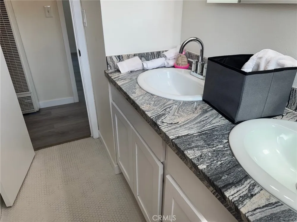 1048 Dexter Street Los Angeles, CA 90042