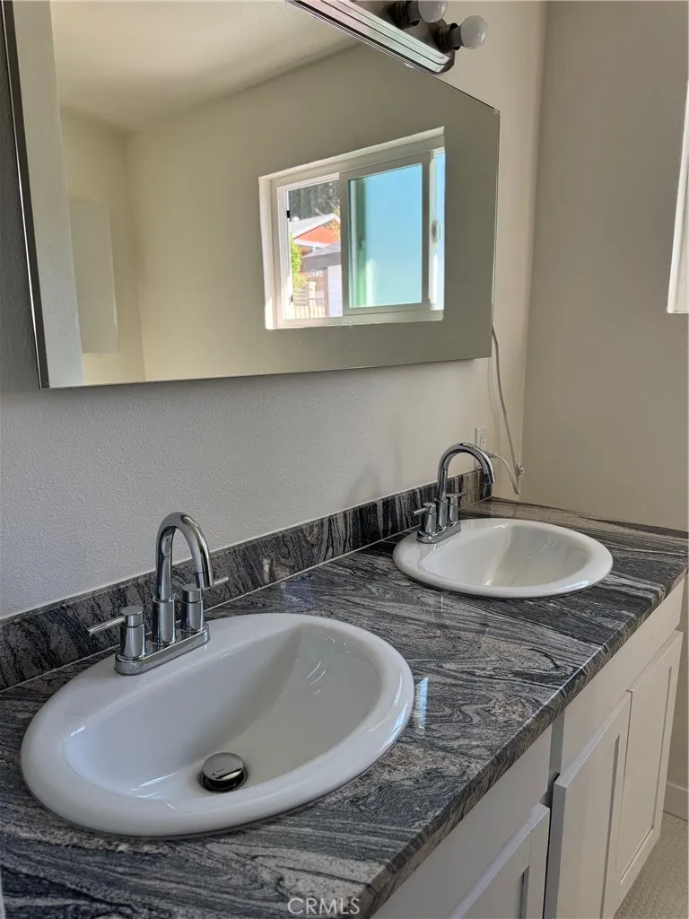 1048 Dexter Street Los Angeles, CA 90042