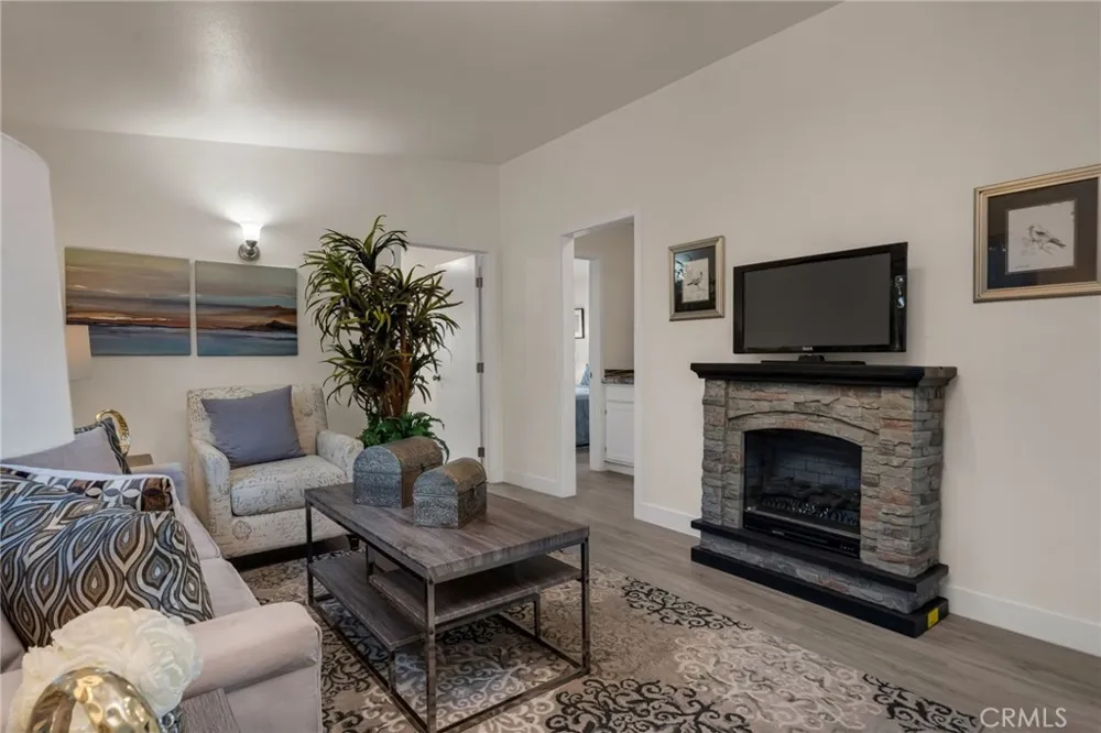 1048 Dexter Street Los Angeles, CA 90042