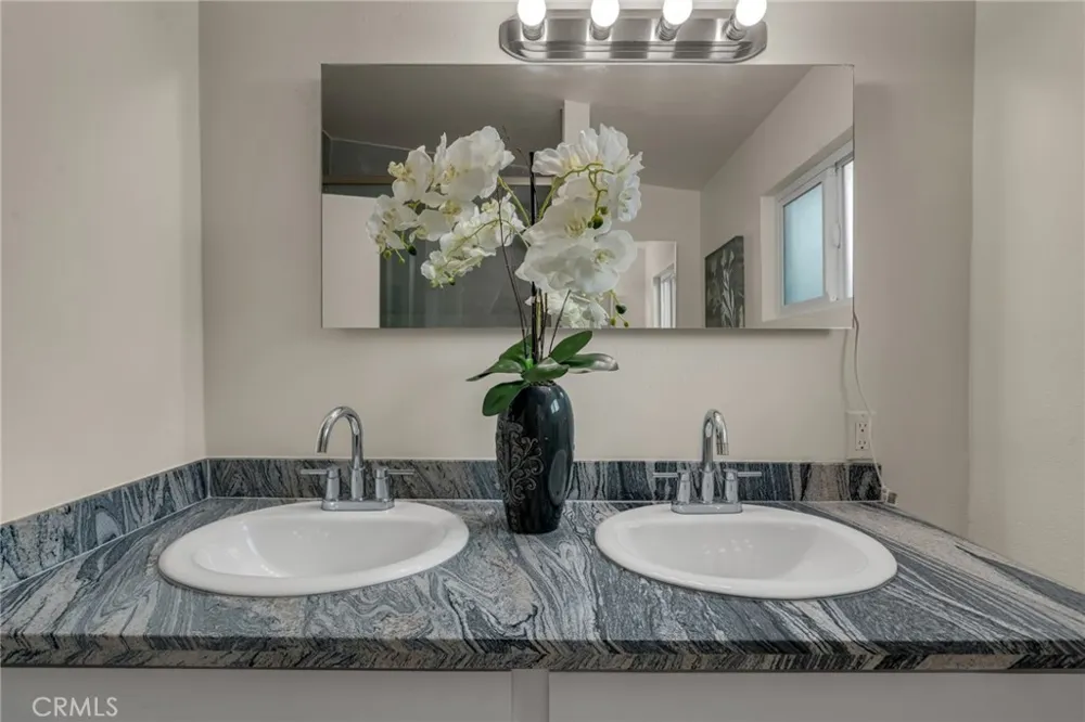 1048 Dexter Street Los Angeles, CA 90042