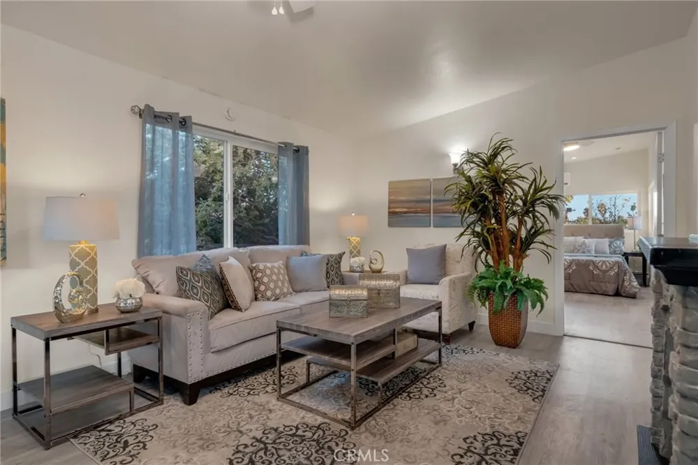 1048 Dexter Street Los Angeles, CA 90042
