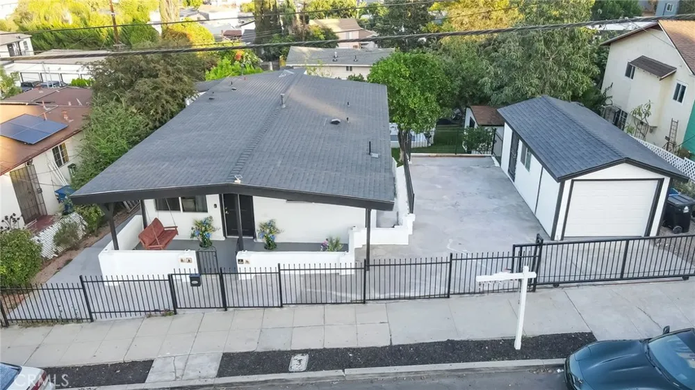 1048 Dexter Street Los Angeles, CA 90042