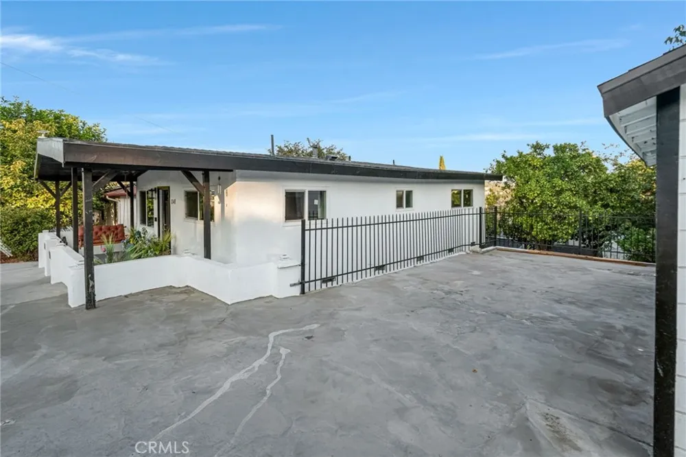 1048 Dexter Street Los Angeles, CA 90042