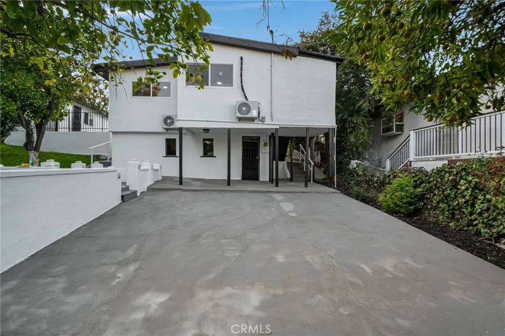 1048 Dexter Street Los Angeles, CA 90042