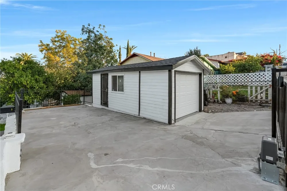 1048 Dexter Street Los Angeles, CA 90042