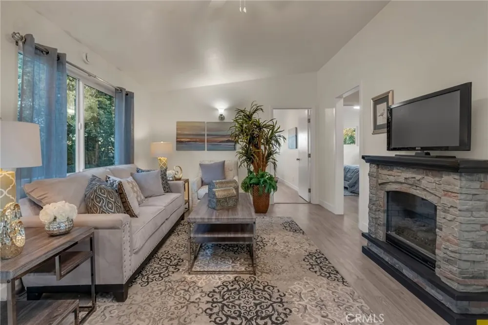 1048 Dexter Street Los Angeles, CA 90042