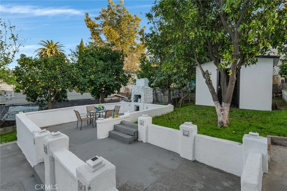 1048 Dexter Street Los Angeles, CA 90042